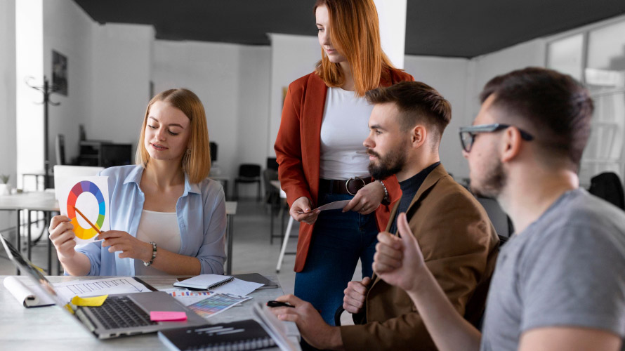 🧠 Why Hiring a Virtual Assistant is the Smartest Move for Your Business in 2025